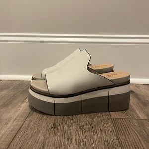 Naked Feet Flow Platforms